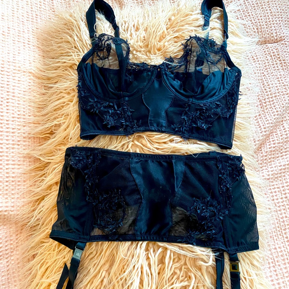 Obsidian black silk/lace lingerie set